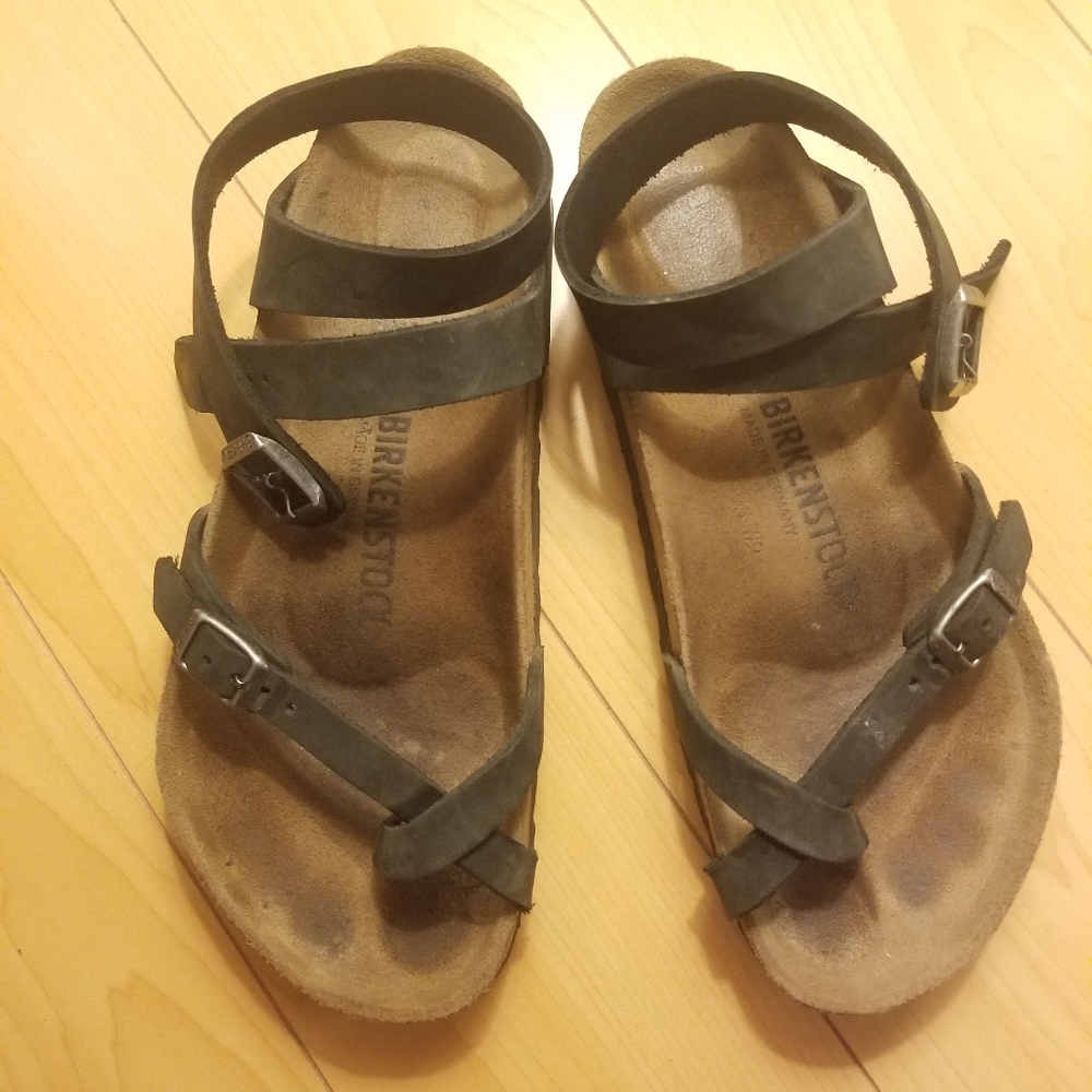 Hardly worn Birkenstock Yara Black Sz 39 / 8.5